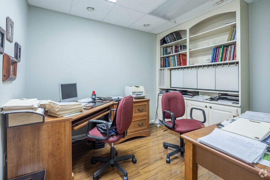 More Photos Of 2328 N US Hwy 19, Holiday Medical For Lease