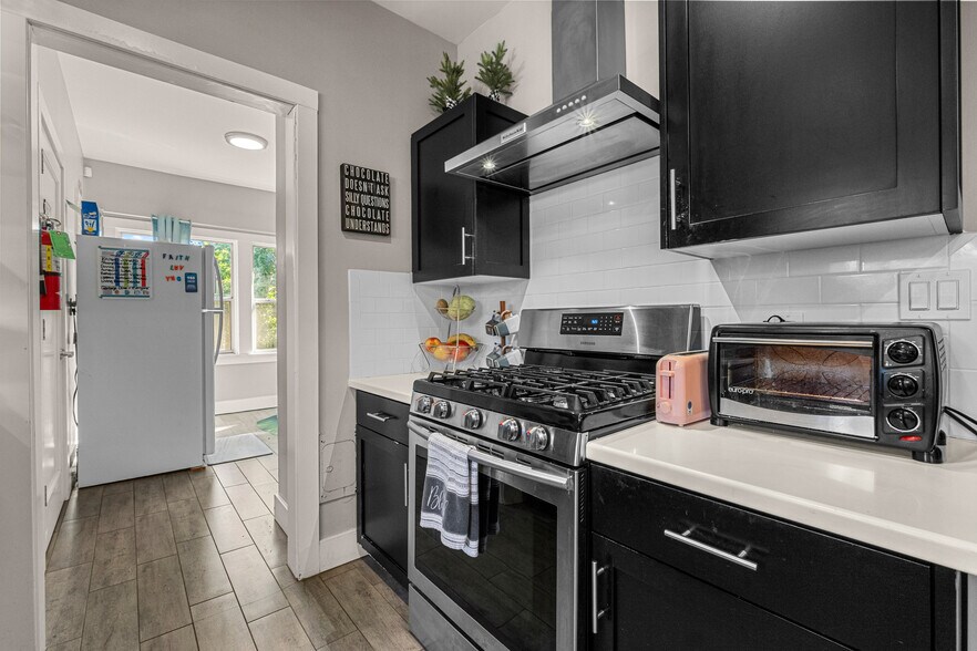 More Photos Of 320 Taylor Rd, Newcastle Specialty For Sale