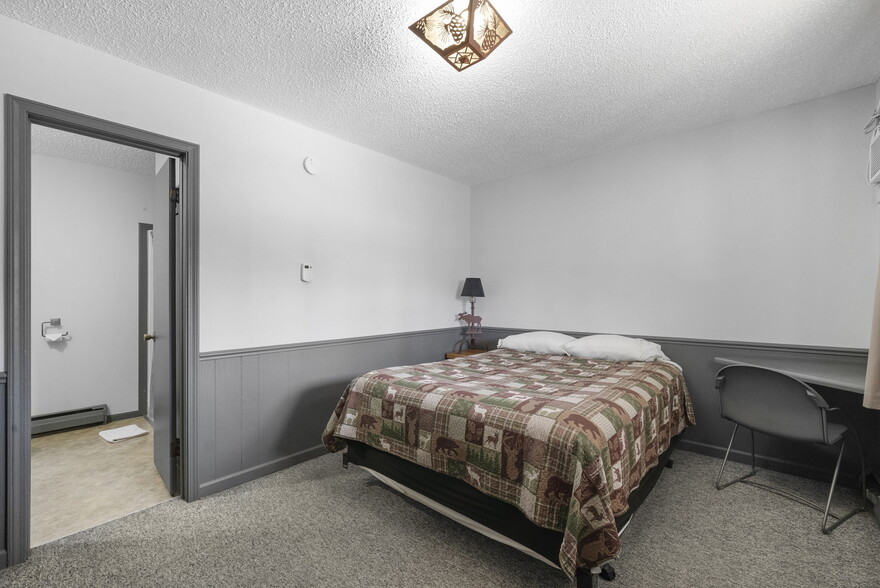 More Photos Of 10422 Cadillac Hwy, Thompsonville Hotel For Sale