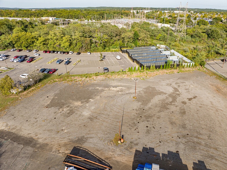 More Photos Of 585 Broadhollow Rd, Melville Warehouse For Lease