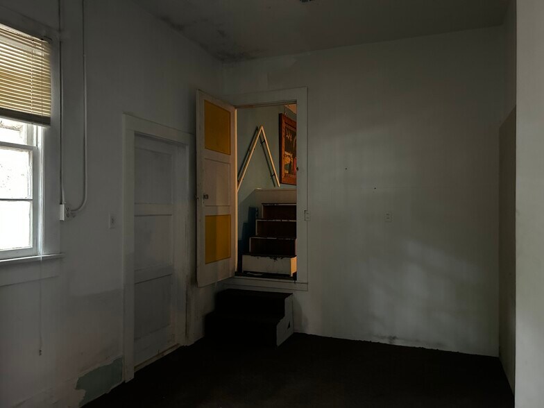 More Photos Of 1107 Spring St, Hot Springs Flex For Lease