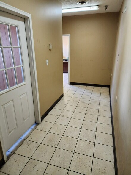 More Photos Of 712 Industrial Ln, Oneida Distribution For Sale