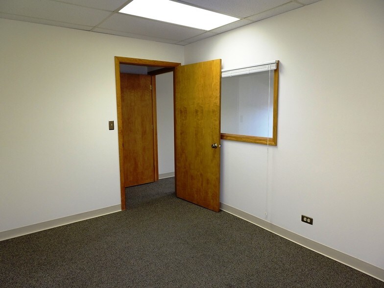 More Photos Of 34 N Island Ave, Batavia Medical For Lease