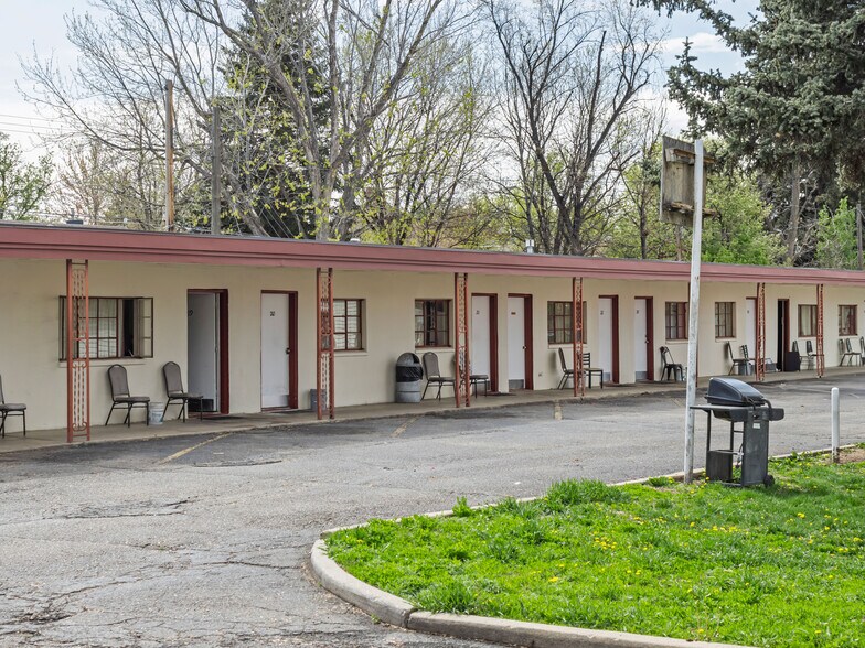 More Photos Of 928 N Lincoln Ave, Loveland Hotel For Sale