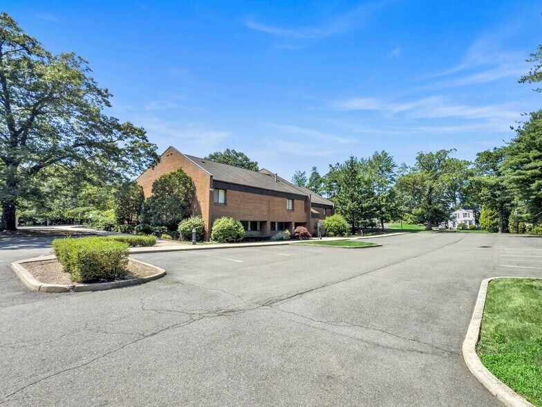 More Photos Of 101-105 Dutch Hill Rd, Orangeburg Office For Sale