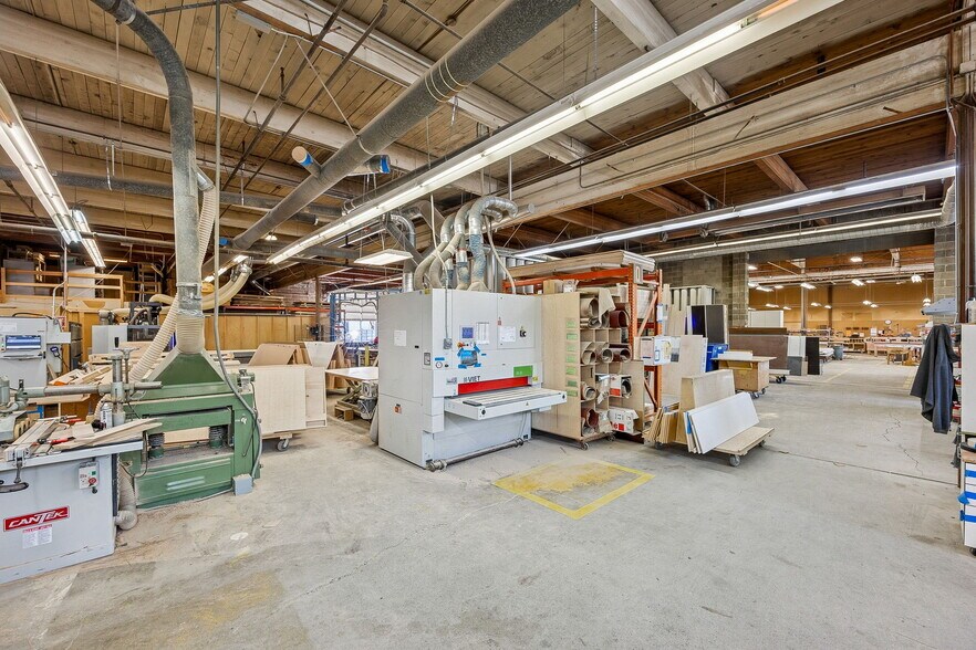 More Photos Of 3228-3220 McDougall Ave, Everett Manufacturing For Sale