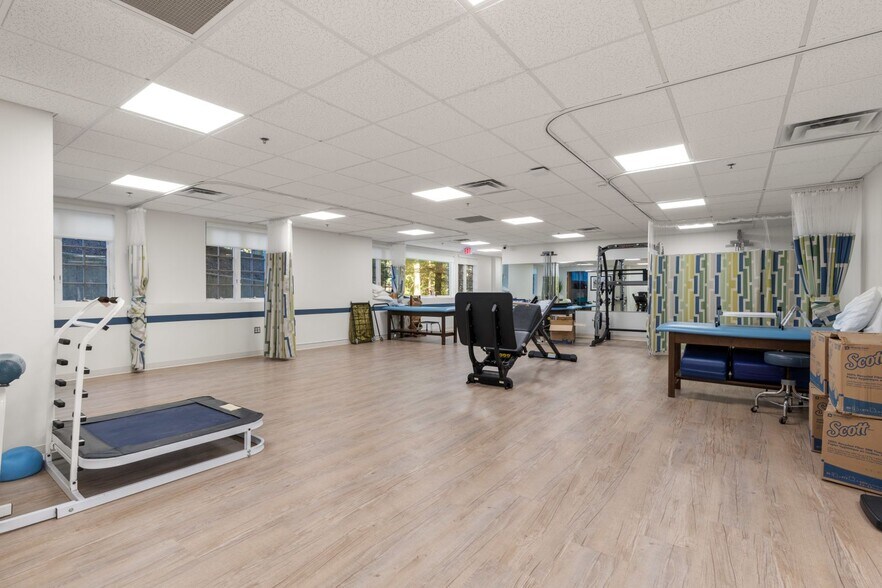 More Photos Of 95 Tremont St, Duxbury Medical For Sale