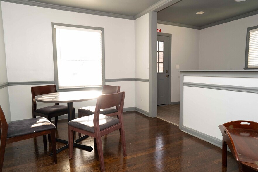 More Photos Of 232 SE Powers Ferry Rd, Marietta Office For Sale