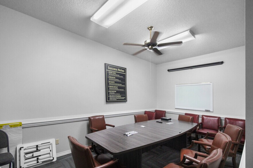 More Photos Of 307 S McKenzie St, Foley Office For Lease