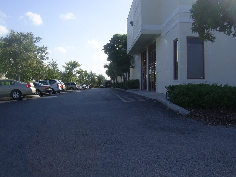 More Photos Of 1101-1197 Sawgrass Corporate Pky, Sunrise Light Manufacturing For Lease