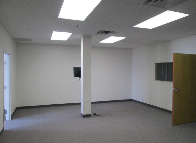 More Photos Of 90 S Park St, Willimantic Warehouse For Lease