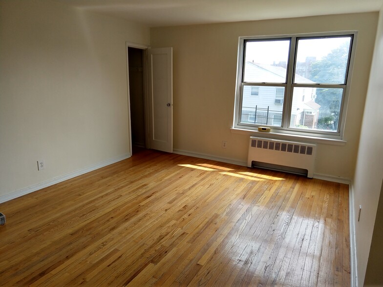 More Photos Of 94 Spruce St, Yonkers Apartments For Sale