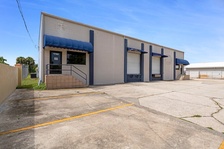 More Photos Of 1740 Segrave St, Daytona Beach Warehouse For Lease