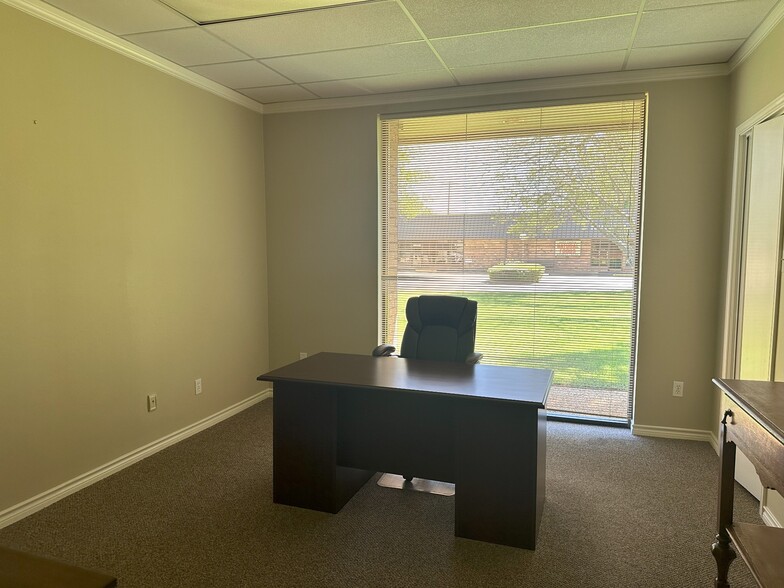More Photos Of 901 N Mallard St, Palestine Medical For Sale