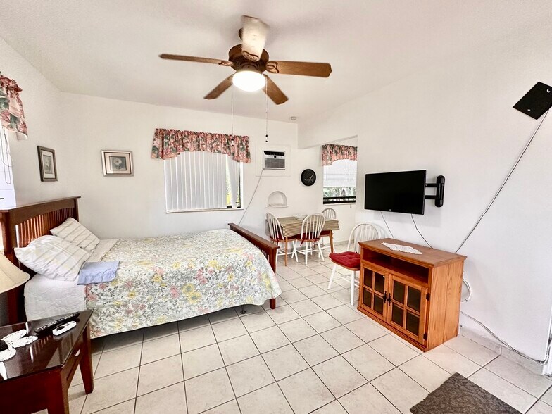 More Photos Of 2212 N Surf Rd, Hollywood Specialty For Sale