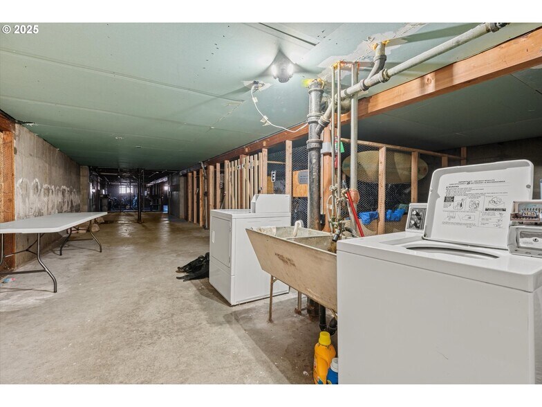 More Photos Of 5104 SE Clinton St, Portland Apartments For Sale