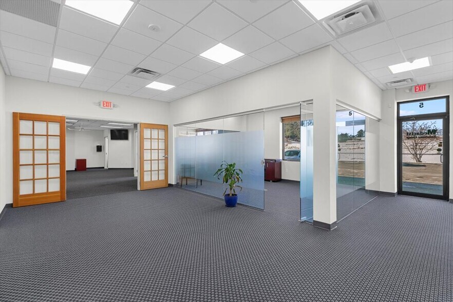 More Photos Of 1492 Highland Ave, Cheshire Light Manufacturing For Sale