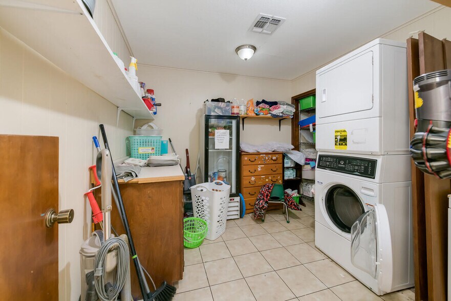 More Photos Of 2000 N 25th St, Waco Daycare Center For Sale