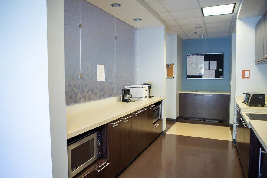 More Photos Of 3587 Parkway Ln, Peachtree Corners Light Distribution For Lease