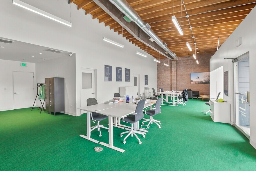 More Photos Of 4110-4112 Lincoln Blvd, Marina Del Rey Showroom For Lease