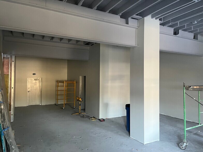 More Photos Of 5617 N High St, Columbus Restaurant For Lease