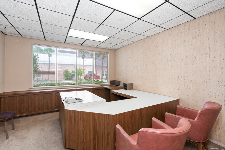 More Photos Of 2165 15th Ave, Vero Beach Office For Lease