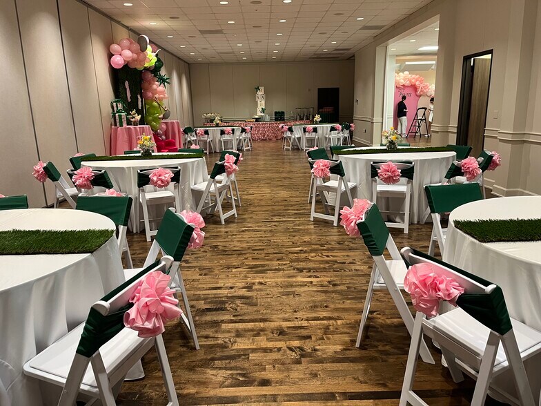More Photos Of 804 Russell Palmer Rd, Kingwood Theater Concert Hall For Sale