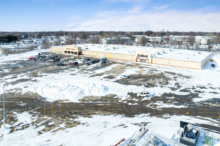 More Photos Of 1160-1300 E Army Post Rd, Des Moines Unknown For Lease