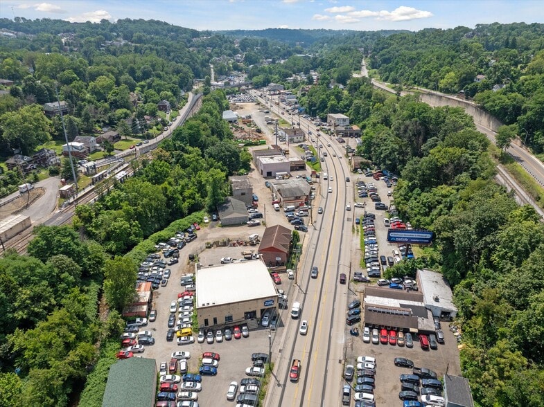 More Photos Of 1641 Saw Mill Run Blvd, Pittsburgh Flex For Sale
