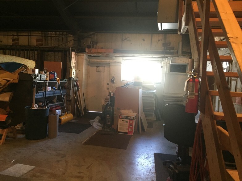 More Photos Of 28 S Main St, Voorheesville Warehouse For Lease