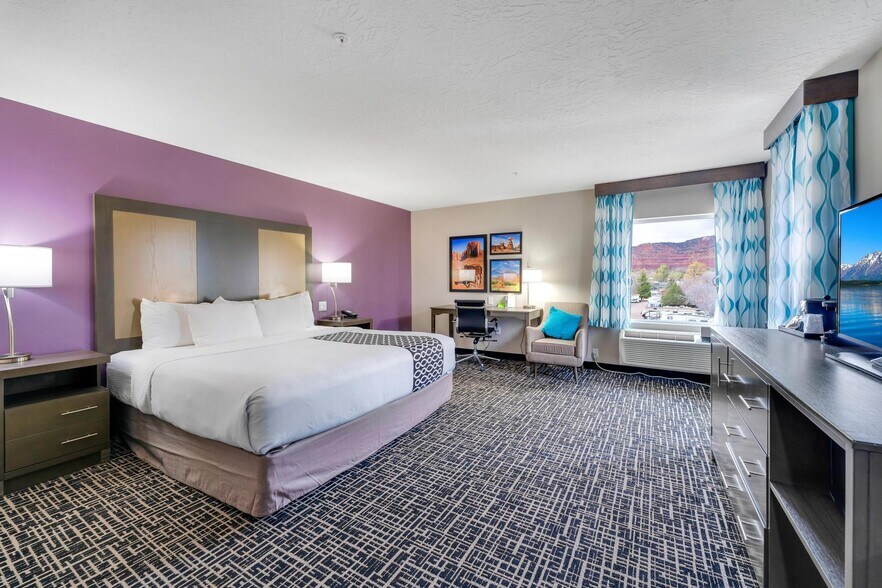 More Photos Of 465 S 100 E, Kanab Hospitality For Sale