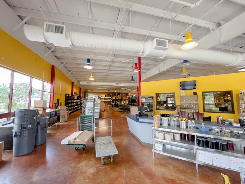 More Photos Of 17420 Highway 190 E, Hammond Showroom For Sale