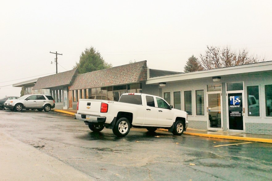 More Photos Of 3 W Hempfield Dr, Irwin Medical For Lease