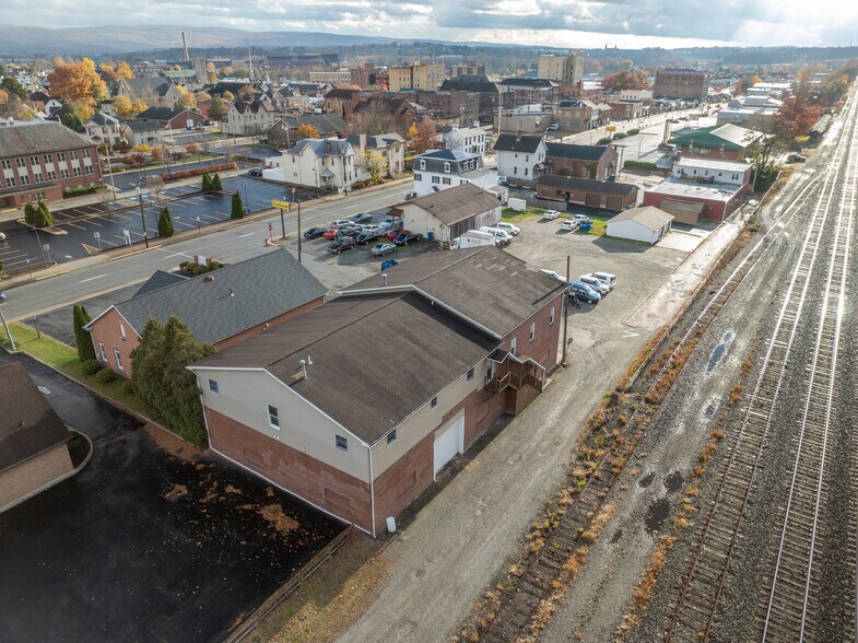More Photos Of 700 Hoke St, Latrobe Office For Sale