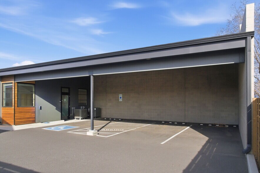 More Photos Of 544 SW 4th St, Redmond Office For Sale