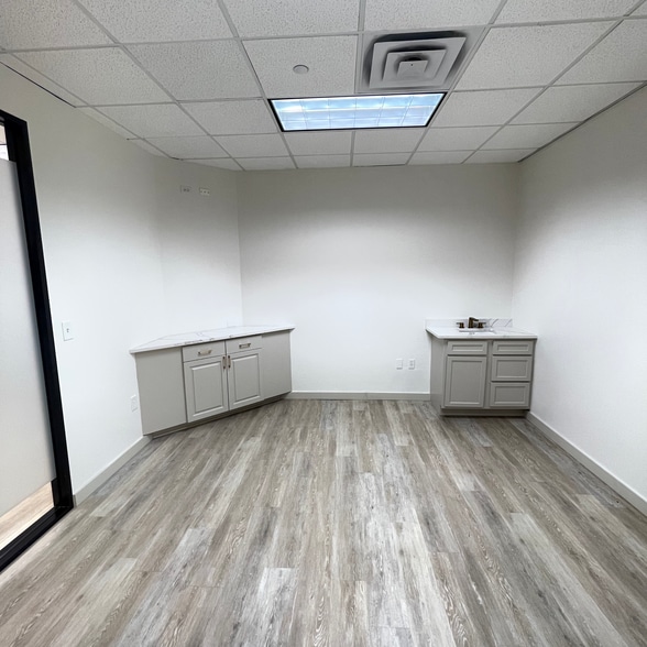 More Photos Of 4407 Bee Caves Rd, West Lake Hills Office For Lease