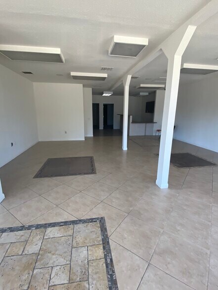 More Photos Of 21301 Vanowen St, Canoga Park Warehouse For Lease
