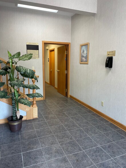 More Photos Of 2024 Cherry Hill Dr, Columbia Office For Sale