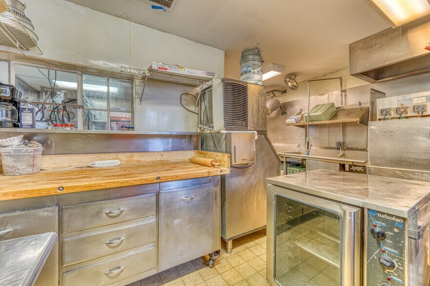 More Photos Of 512 Royal Gorge Blvd, Canon City Restaurant For Sale