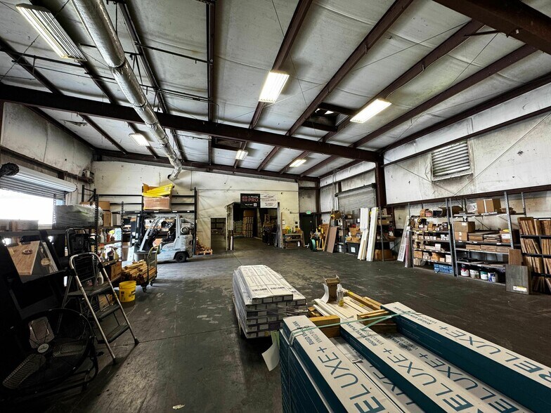 More Photos Of 2214 N Washington Blvd, Sarasota Warehouse For Lease