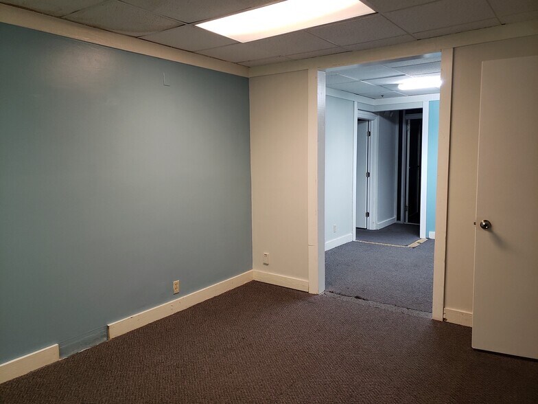 More Photos Of 2055 Liberty St, Hollywood Service For Lease