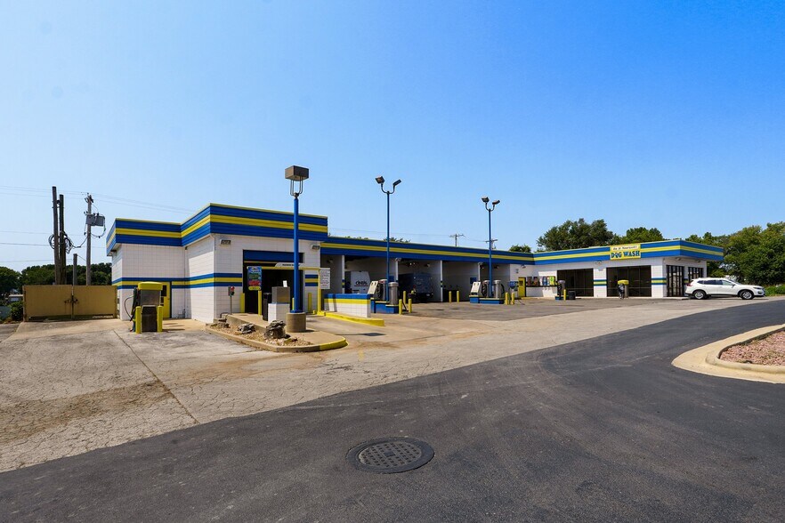 More Photos Of 419 N West Byp, Springfield Carwash For Sale