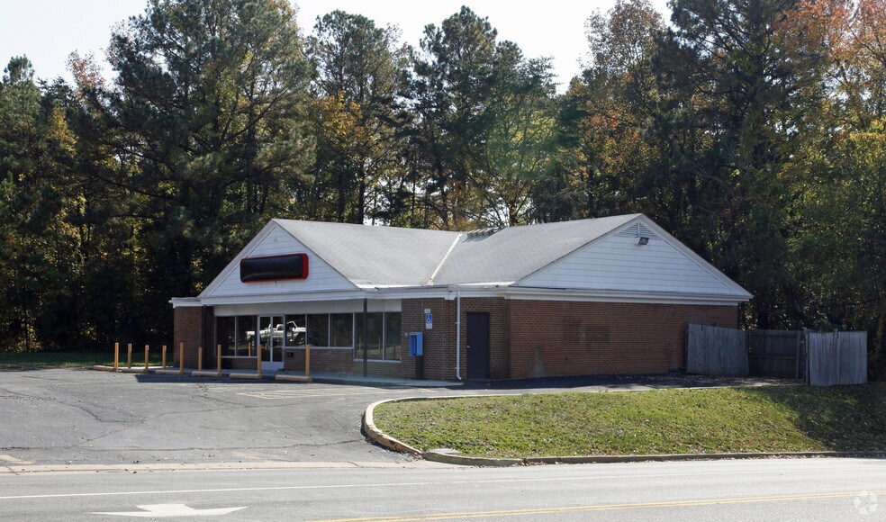 More Photos Of 9911 Three Chopt Rd, Richmond Convenience Store For Lease