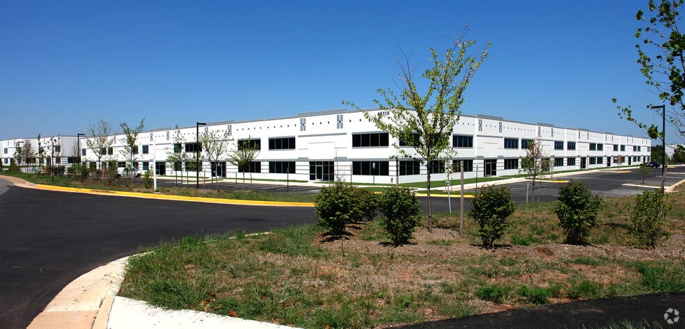 More Photos Of 44710 Cape Ct, Ashburn Light Distribution For Lease