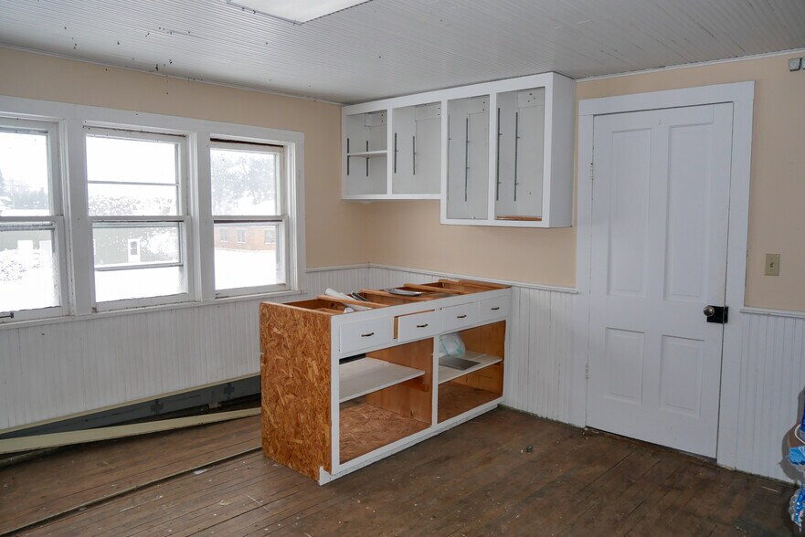 More Photos Of 740 McComb Ave, Rib Lake Freestanding For Sale