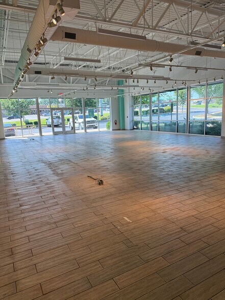 More Photos Of 3871-3999 Lebanon Pike, Hermitage Storefront For Lease