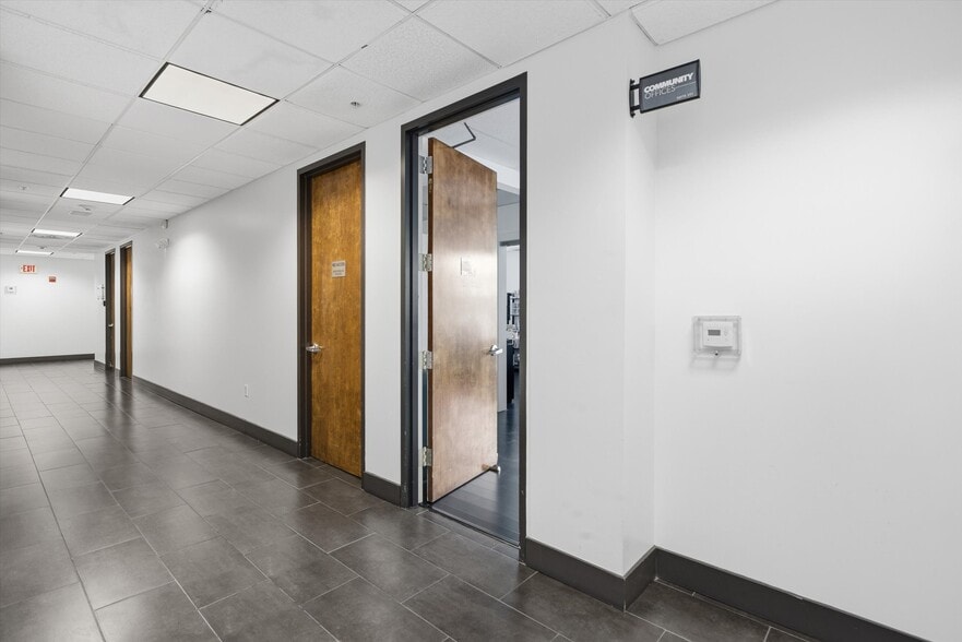 More Photos Of 8527 Pines Blvd, Pembroke Pines Office For Sale