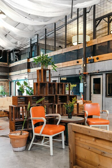 More Photos Of 409-411 Monroe W, Austin Office For Lease