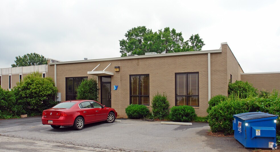 More Photos Of 121 Edinburgh Ct, Greenville Office For Sale