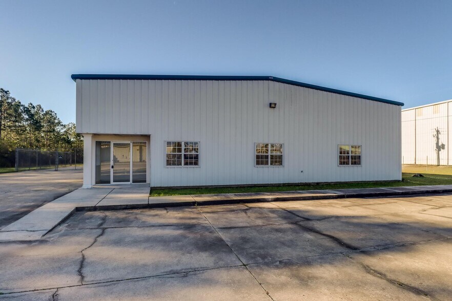 More Photos Of 21051 Coastal Pky, Gulfport Industrial For Sale